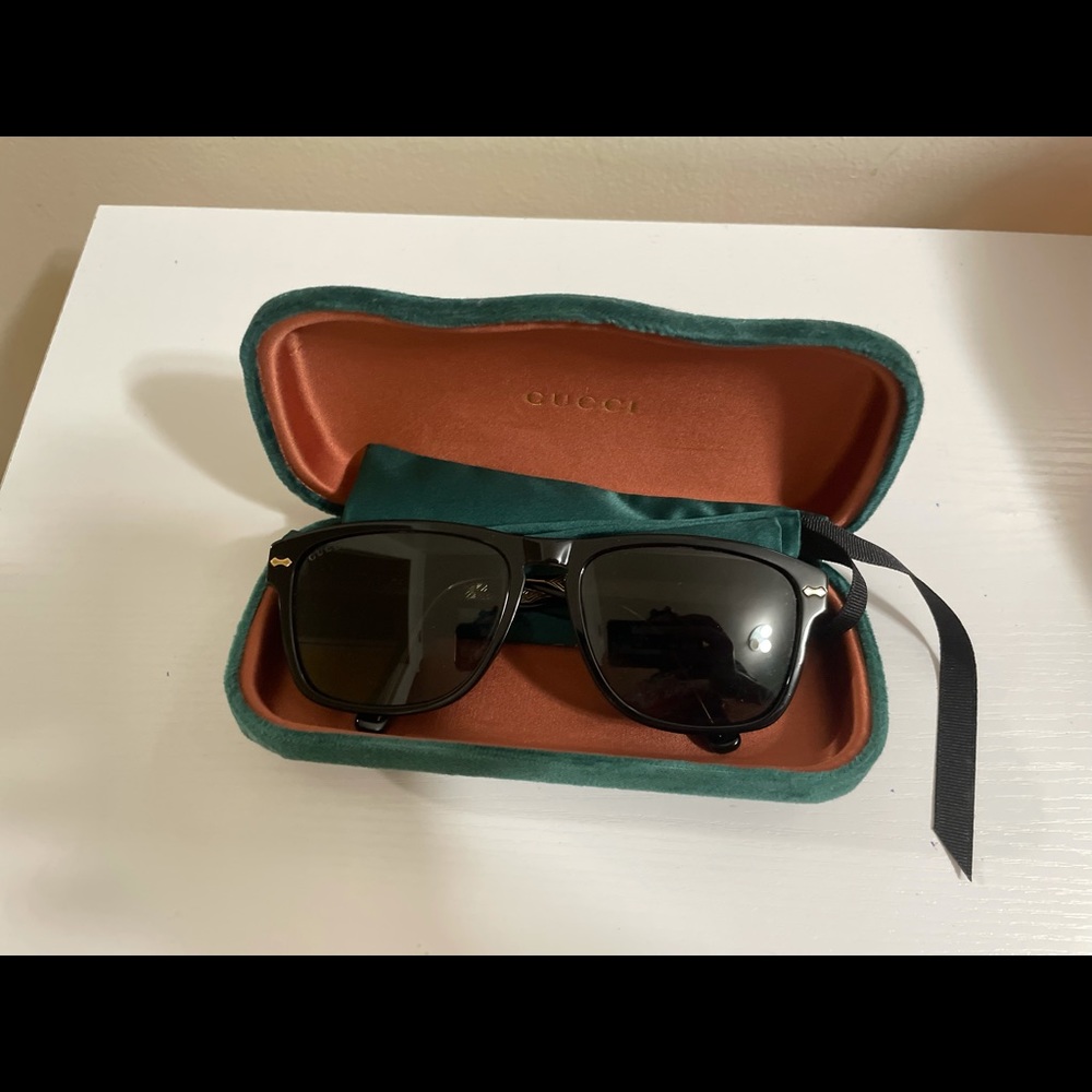New GUCCI GG0910S 001 53mm Black Gold Inlay Sunglasses Italy Unisex - Picture 4 of 5